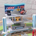 Pista de viteza pentru curse Cars 3 cu masuta - Disney Pixar Florida Speedway KidKraft - 55 piese